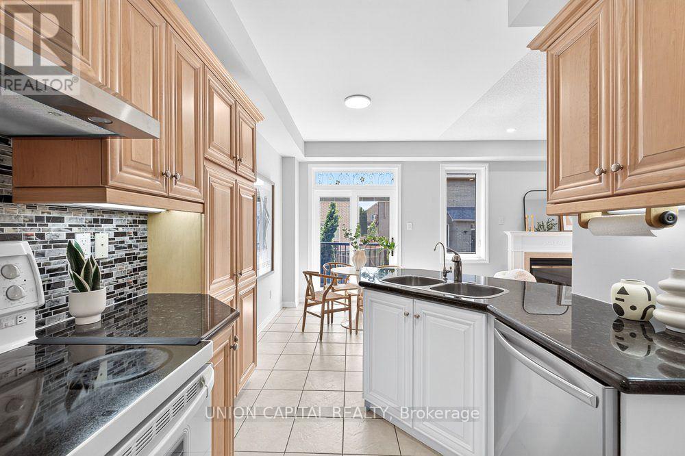 61 Hillmount Road, Markham, Ontario  L6C 2J2 - Photo 11 - N13571220
