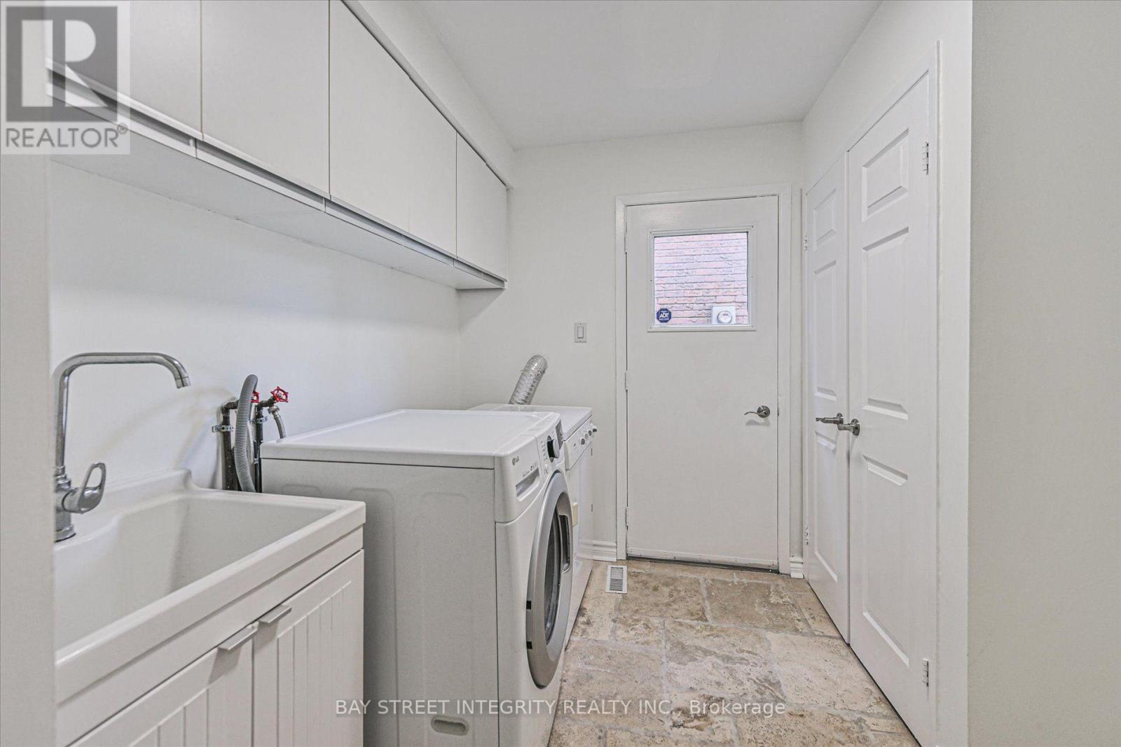 151 Old Surrey Lane, Richmond Hill, Ontario  L4C 6R9 - Photo 19 - N13571260