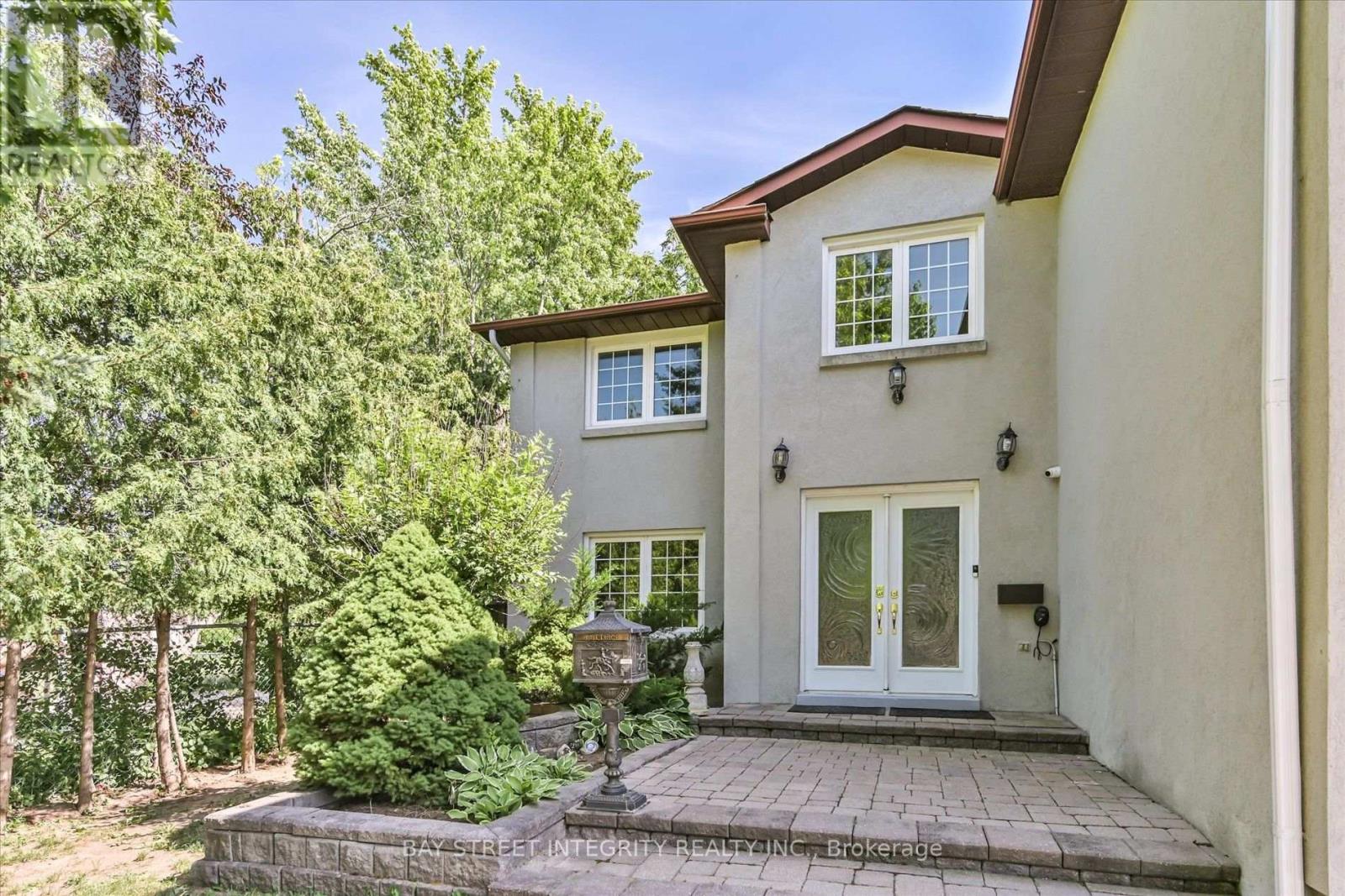 151 Old Surrey Lane, Richmond Hill, Ontario  L4C 6R9 - Photo 2 - N13571260