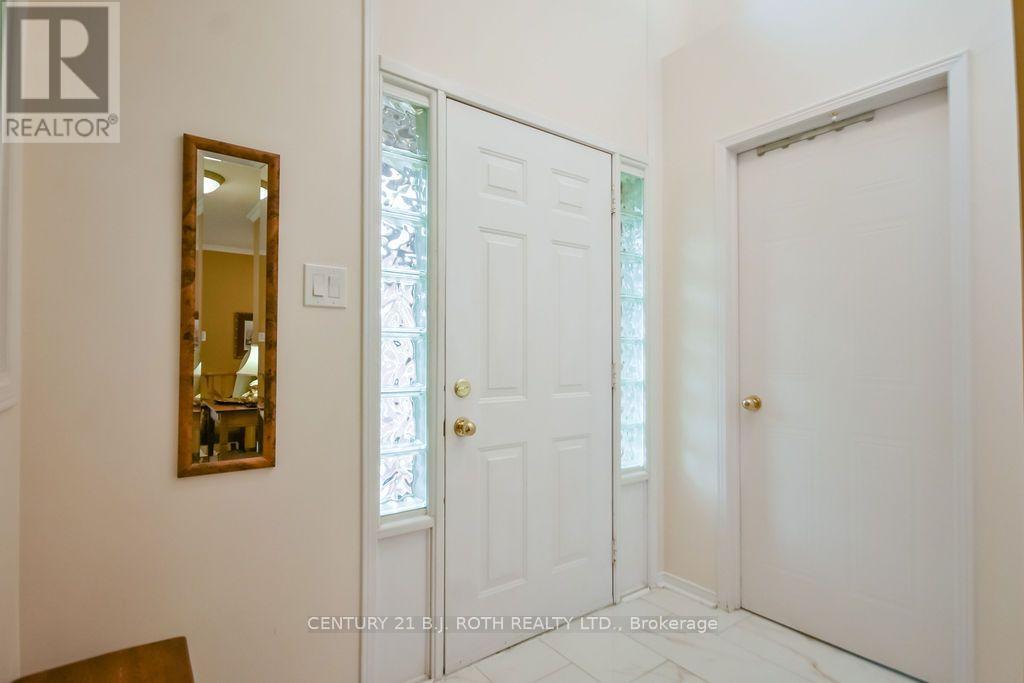 62 Benson Drive, Barrie (Northwest), Ontario  L4N 7Y2 - Photo 4 - S13571460