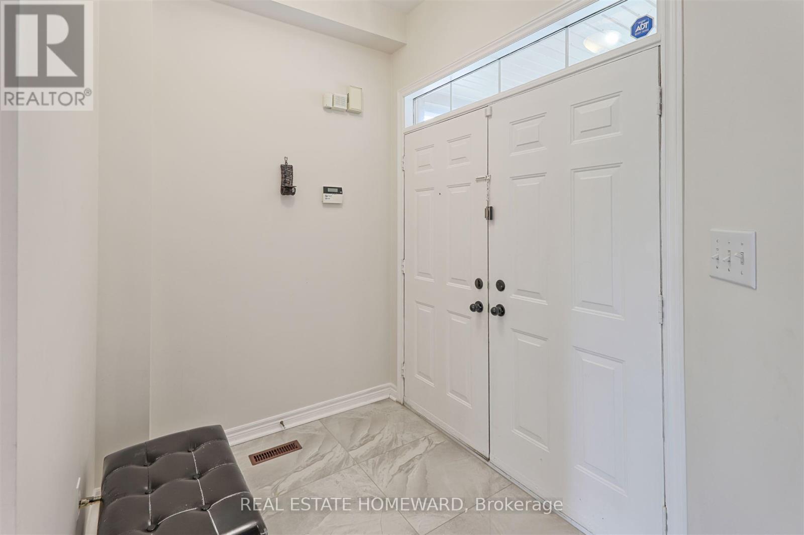 5860 Terrapark Trail, Mississauga, Ontario L5M 6S1 - Photo 2 - W13571180