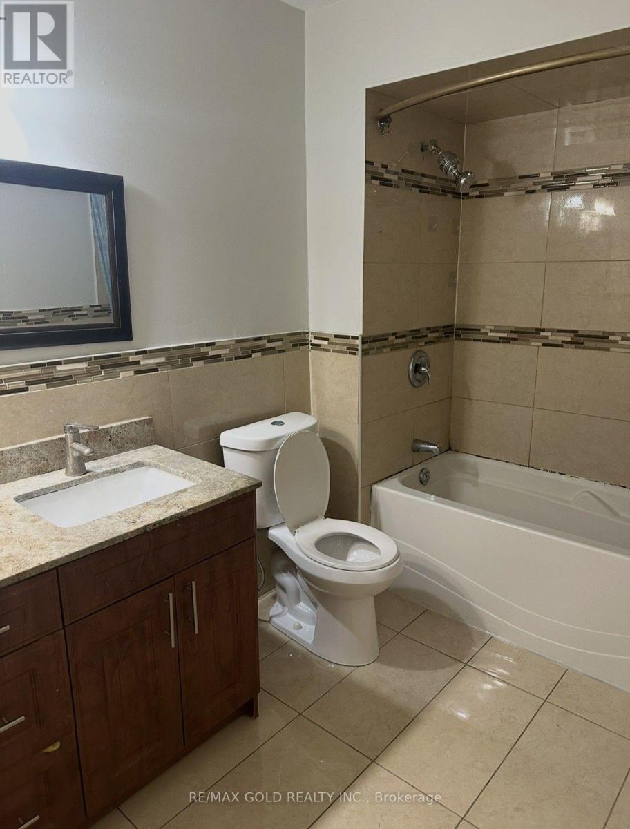 7463 Sigsbee Drive, Mississauga, Ontario L4T 3S5 - Photo 5 - W13571354
