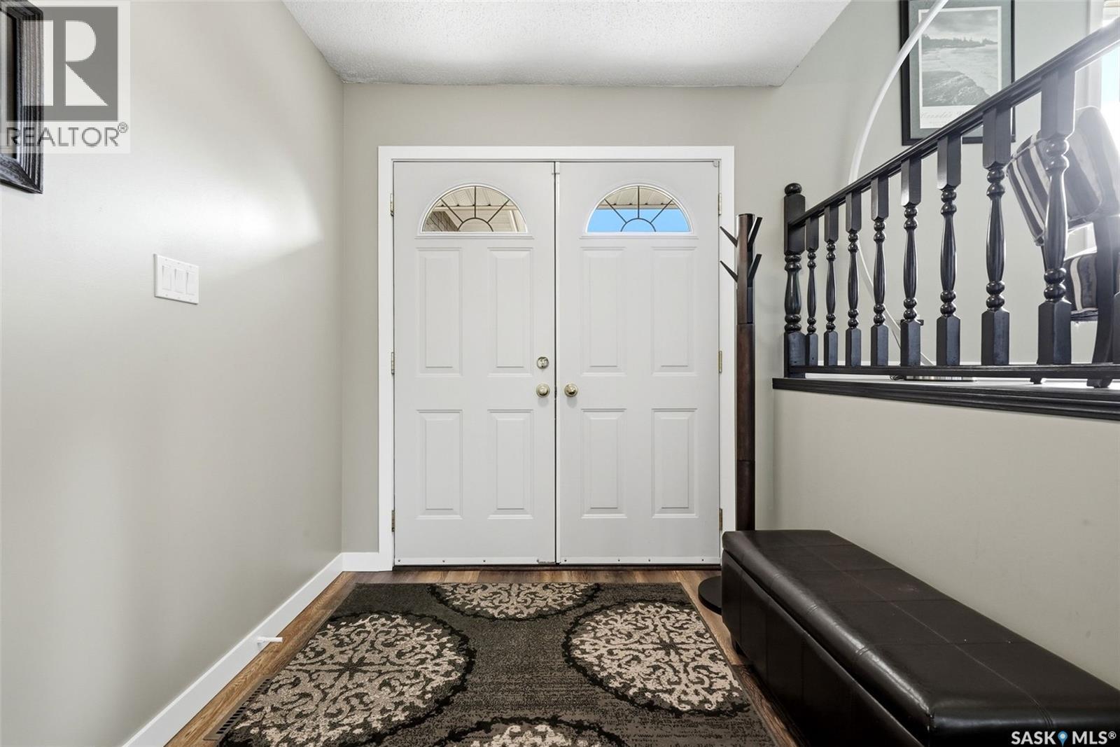 18 Forman Bay, Regina, Saskatchewan  S4R 7Y2 - Photo 3 - SK042462
