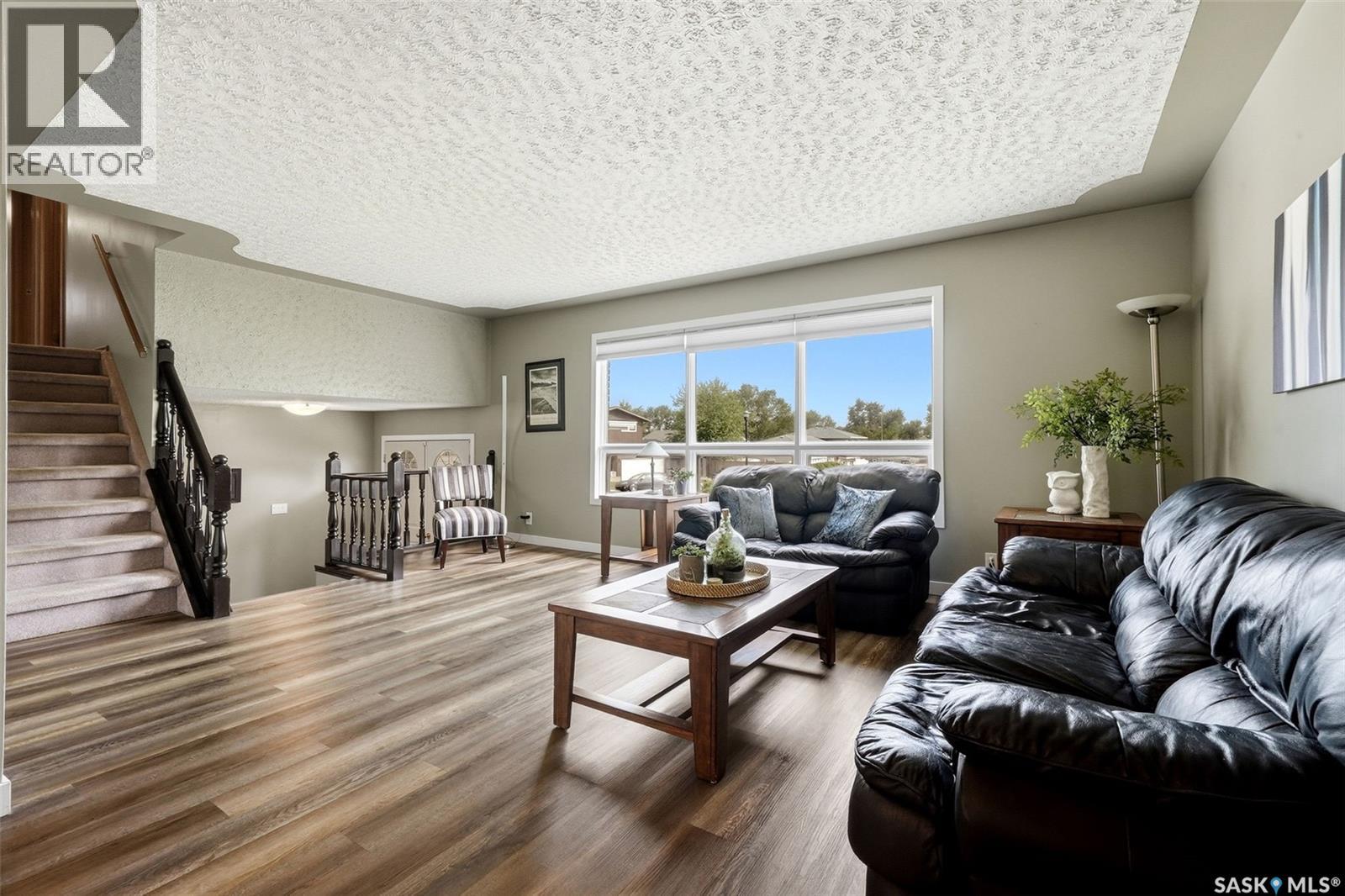 18 Forman Bay, Regina, Saskatchewan  S4R 7Y2 - Photo 5 - SK042462