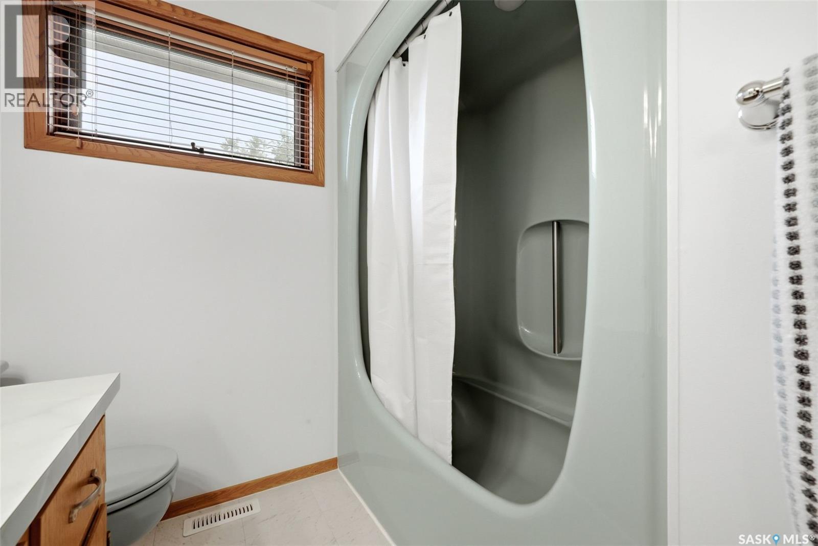 18 Forman Bay, Regina, Saskatchewan  S4R 7Y2 - Photo 35 - SK042462