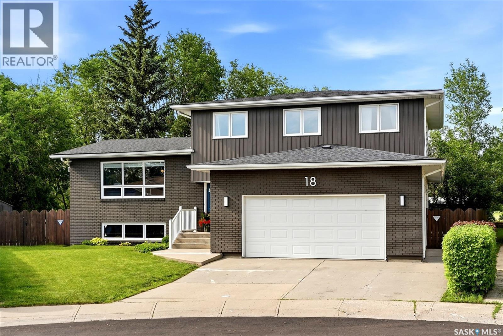 18 Forman Bay, Regina, Saskatchewan  S4R 7Y2 - Photo 1 - SK042462