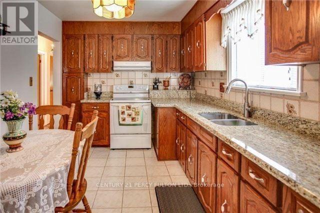 21 Ivanhoe Court, Toronto, Ontario M1R 3G8 - Photo 4 - E13571676