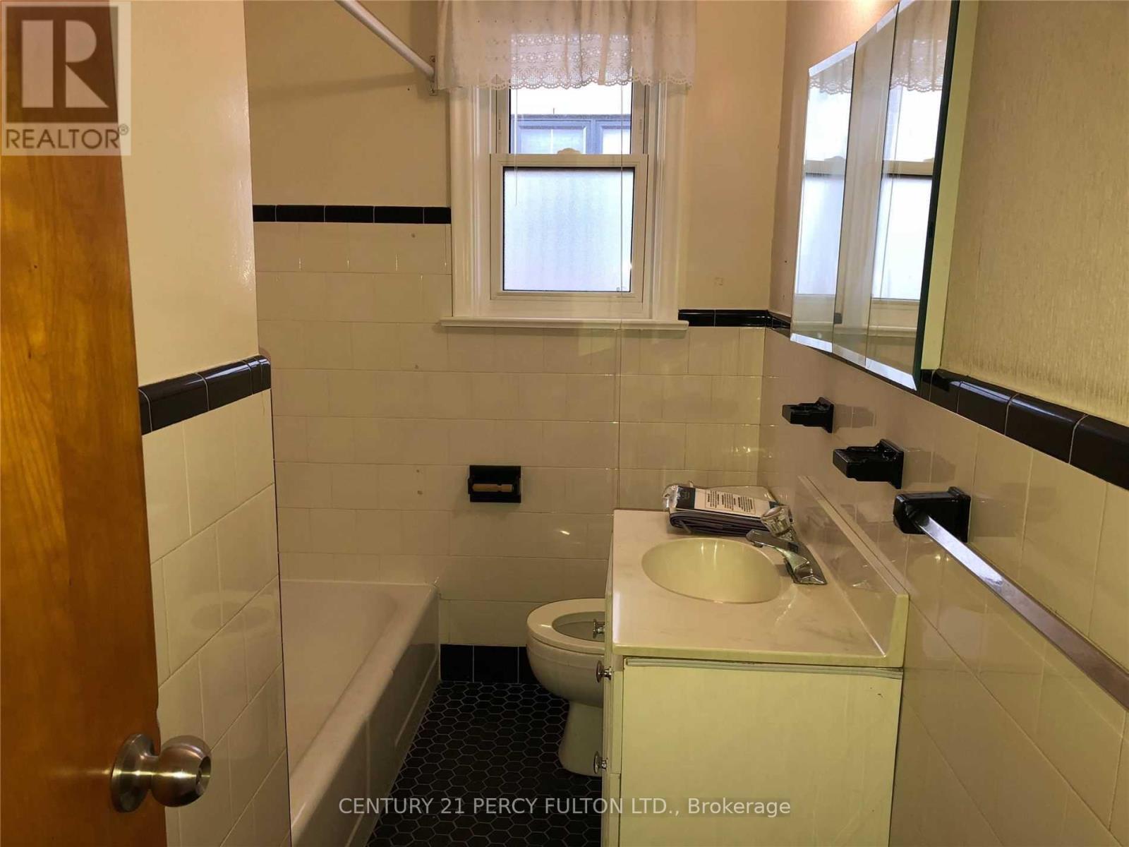21 Ivanhoe Court, Toronto, Ontario M1R 3G8 - Photo 8 - E13571676