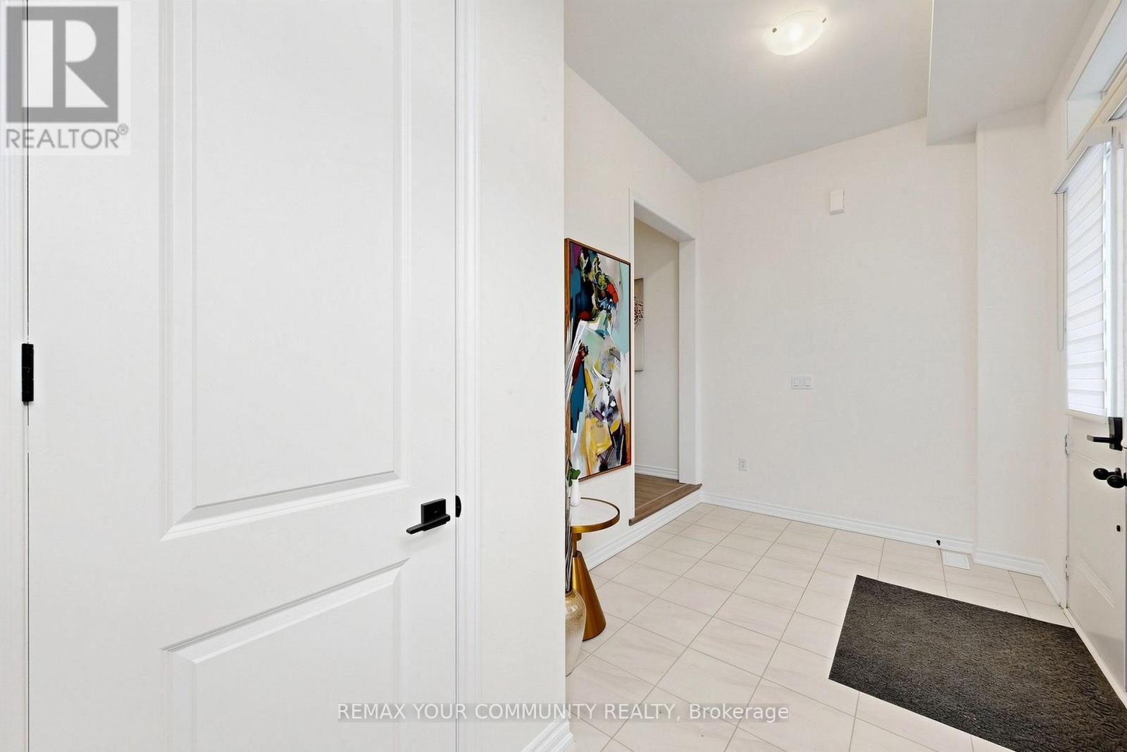 105 Halldorson Avenue, Aurora, Ontario  L4G 7B6 - Photo 3 - N13571660