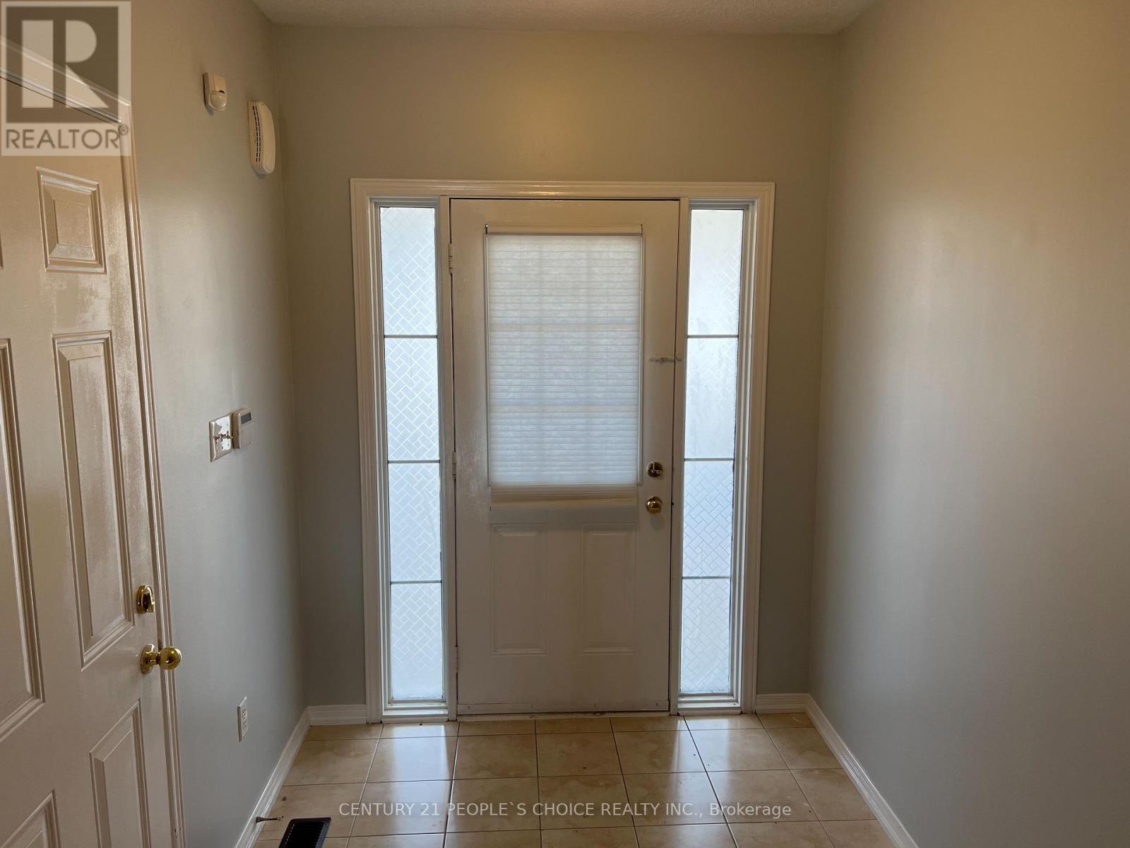 88 Delport Close, Brampton, Ontario  L6P 3T1 - Photo 3 - W13571636