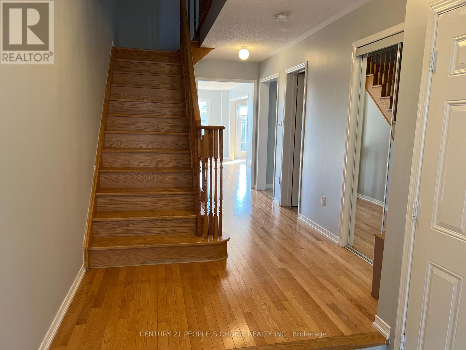 88 Delport Close, Brampton, Ontario  L6P 3T1 - Photo 5 - W13571636