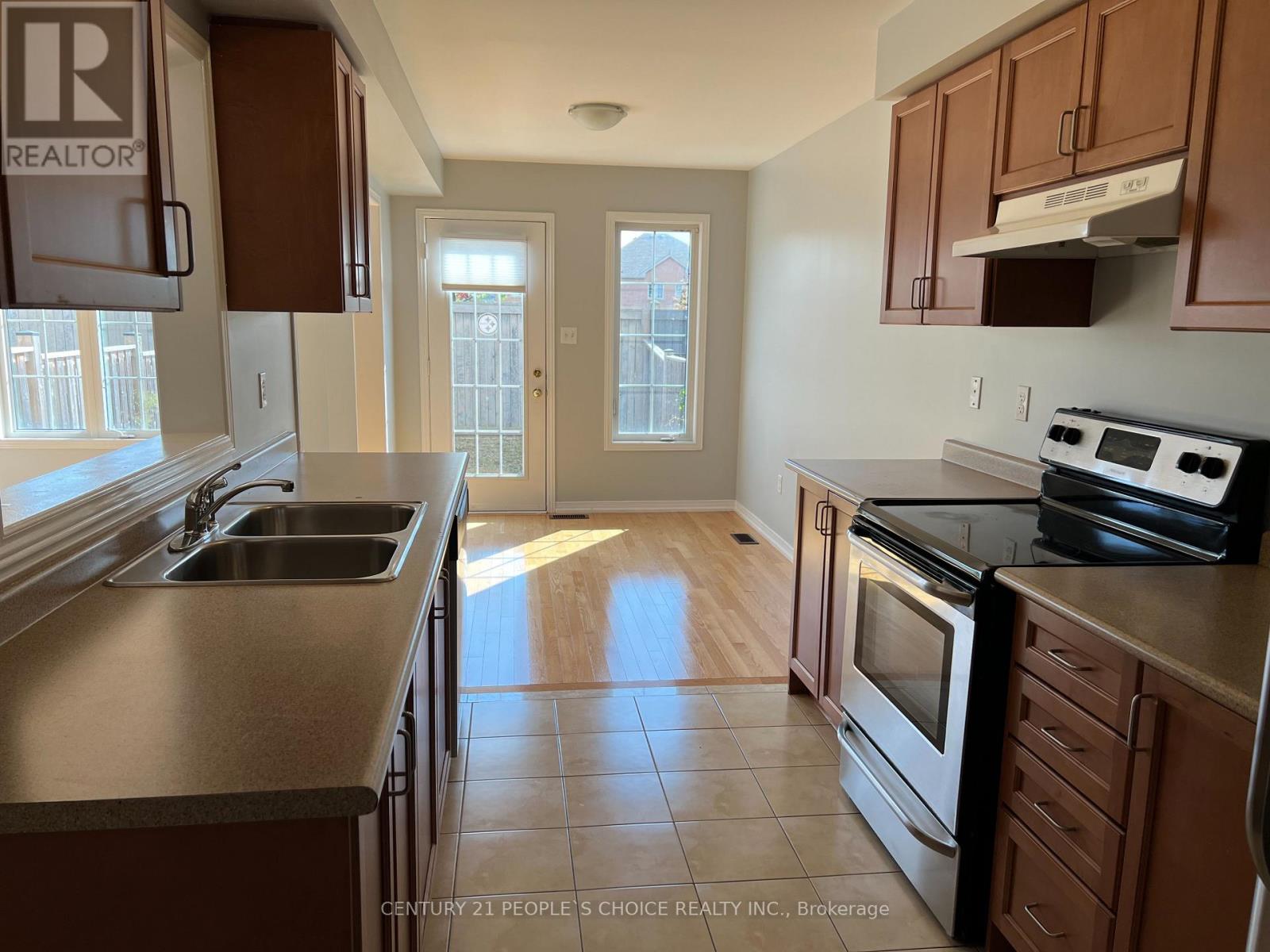 88 Delport Close, Brampton, Ontario  L6P 3T1 - Photo 7 - W13571636