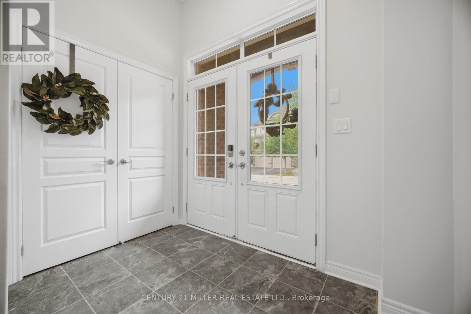 2455 Village Common, Oakville, Ontario  L6M 0S2 - Photo 4 - W13571684