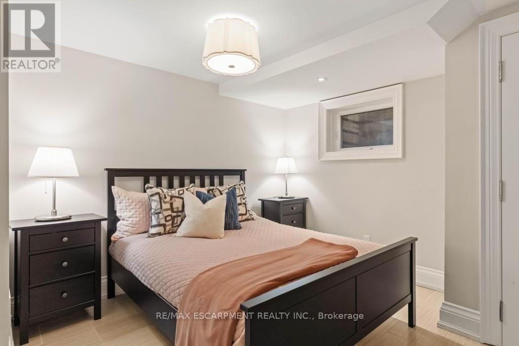 4038 Lakeshore Road, Burlington, Ontario  L7L 1A1 - Photo 50 - W13571732