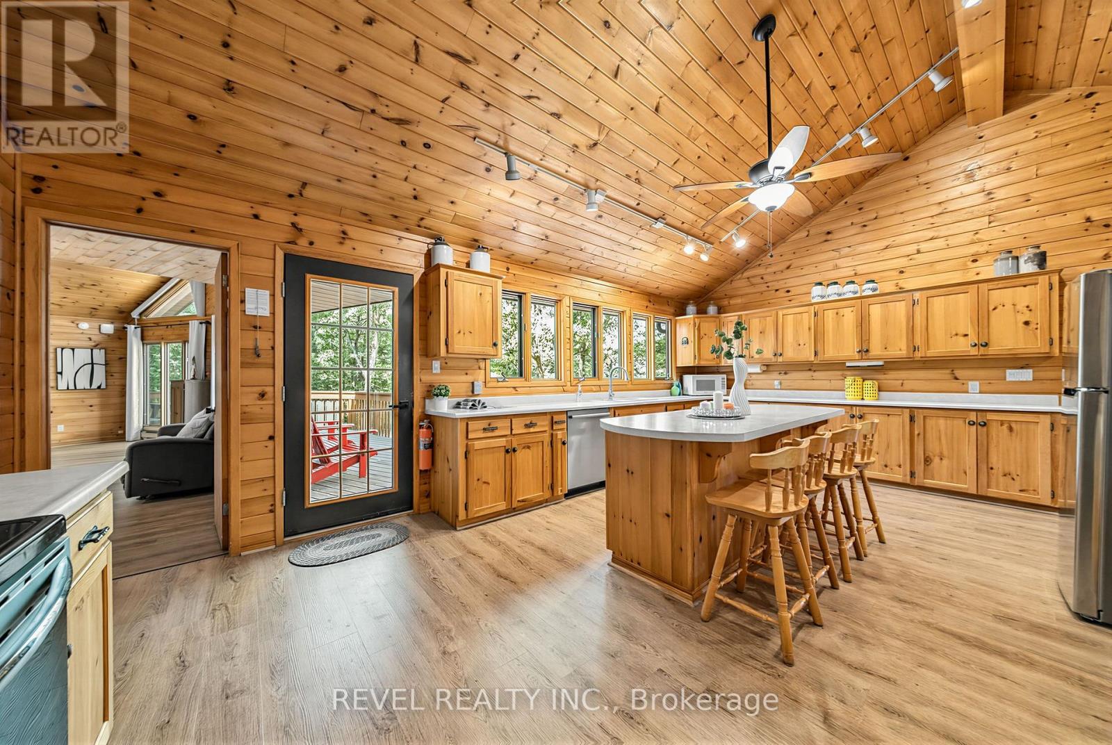 180 Lake Road, Georgian Bay (Baxter), Ontario  L0K 1S0 - Photo 10 - X13571752