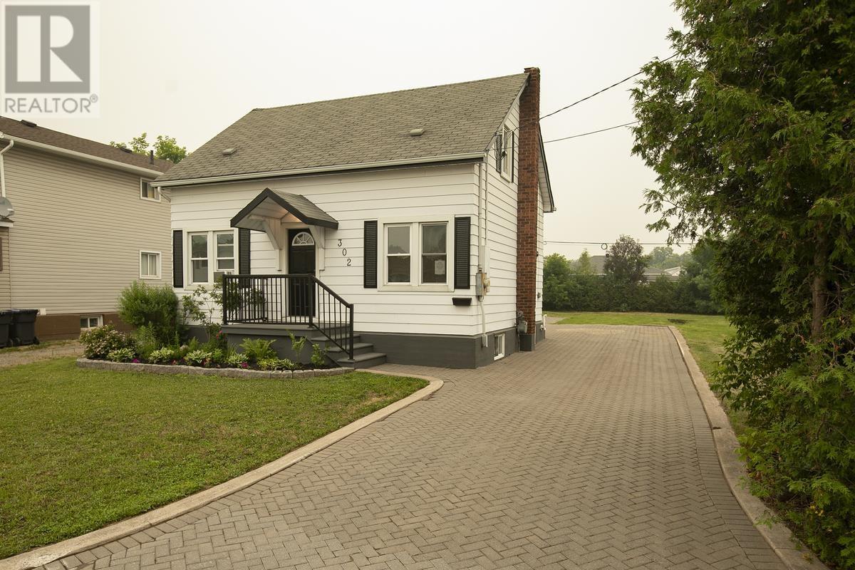 302 Franklin St, Sault Ste. Marie, Ontario  P6C 4A8 - Photo 1 - SM261880