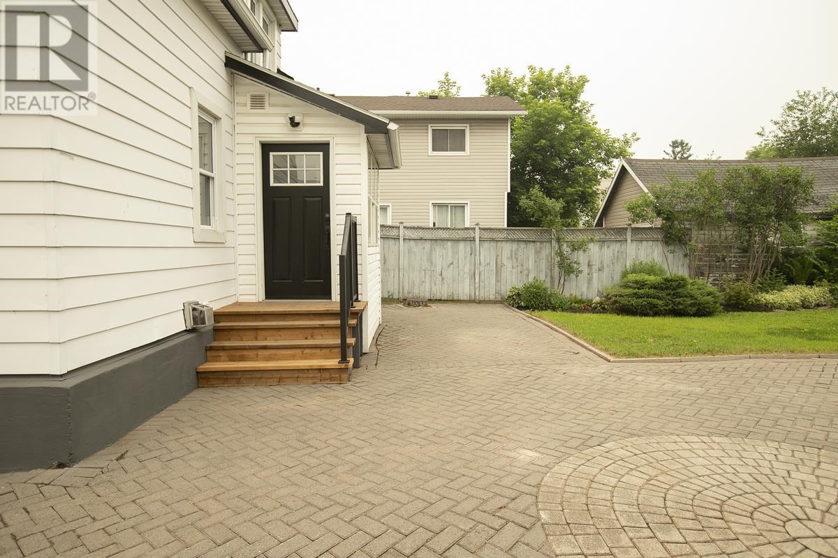 302 Franklin St, Sault Ste. Marie, Ontario  P6C 4A8 - Photo 5 - SM261880