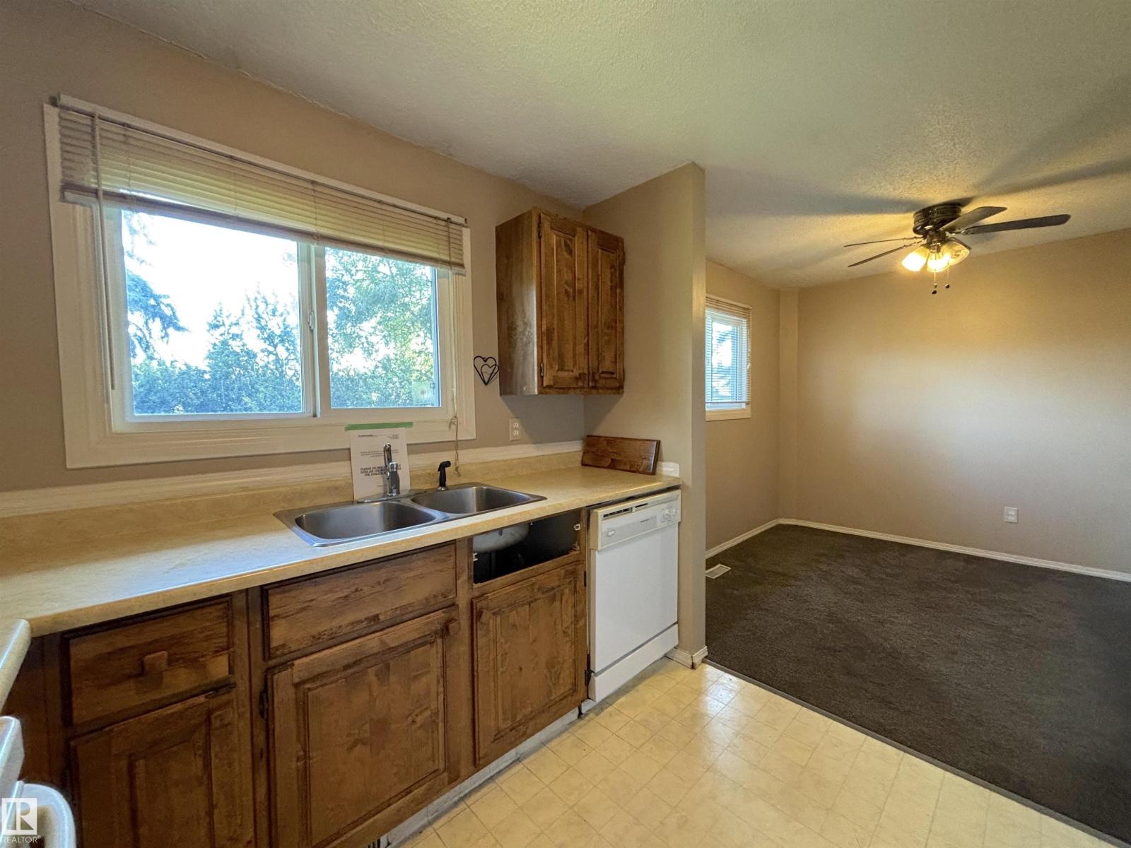 5955 40 Av NW, Edmonton, Alberta  T6L 3P6 - Photo 9 - E4499121