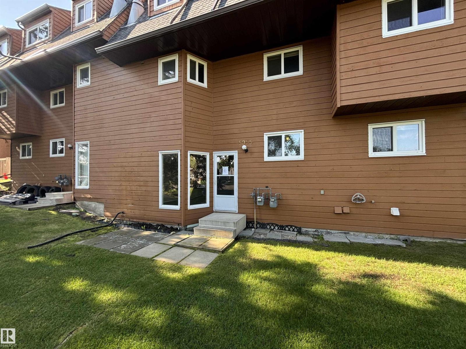 5955 40 AV NW, Edmonton