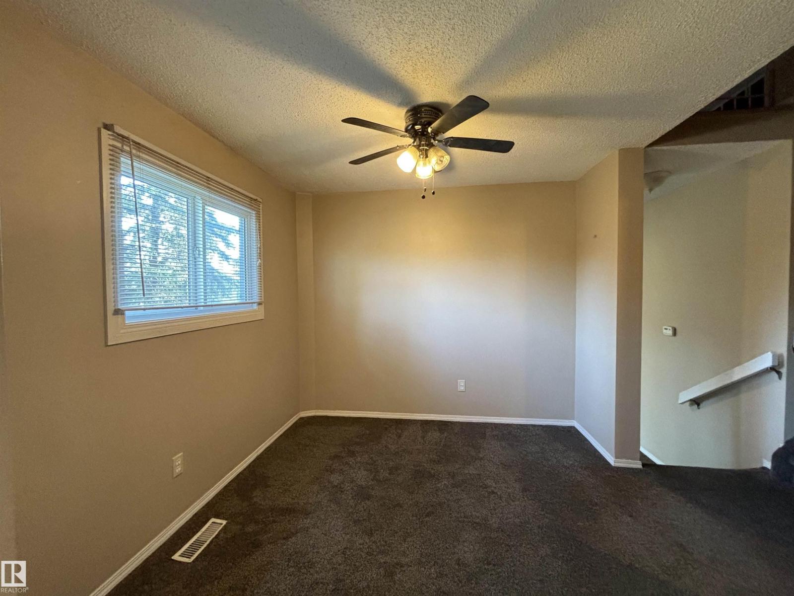 5955 40 Av NW, Edmonton, Alberta  T6L 3P6 - Photo 10 - E4499121