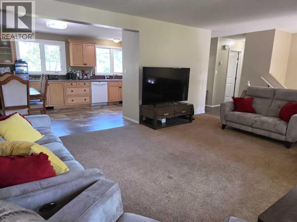 6014 44 Avenue, Camrose, Alberta  T4V 0B2 - Photo 8 - A2324074
