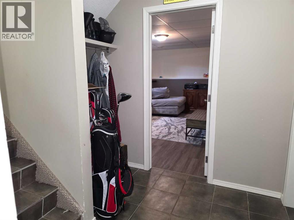 6014 44 Avenue, Camrose, Alberta  T4V 0B2 - Photo 32 - A2324074