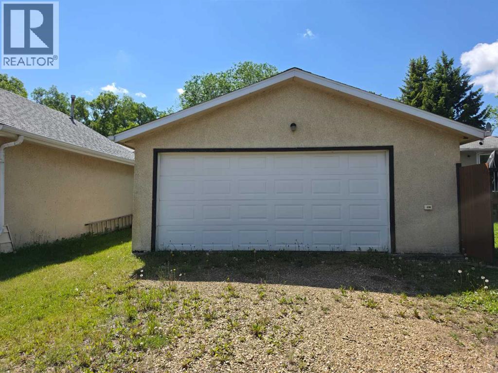 6014 44 Avenue, Camrose, Alberta  T4V 0B2 - Photo 41 - A2324074