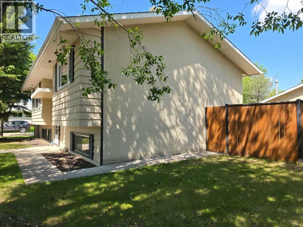 6014 44 Avenue, Camrose, Alberta  T4V 0B2 - Photo 42 - A2324074