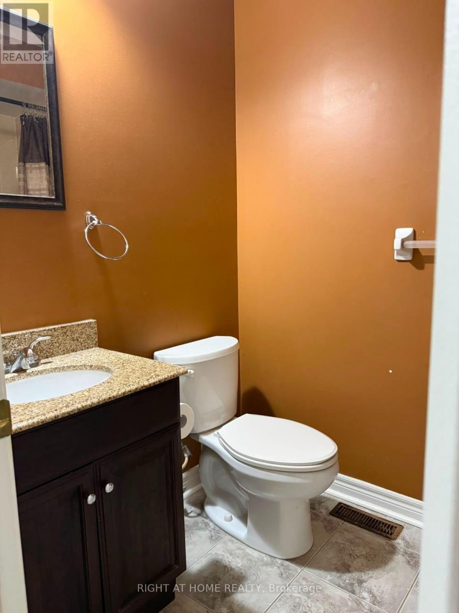 630 Leatherleaf Drive, Mississauga, Ontario  L4Z 3Z1 - Photo 5 - W13535768