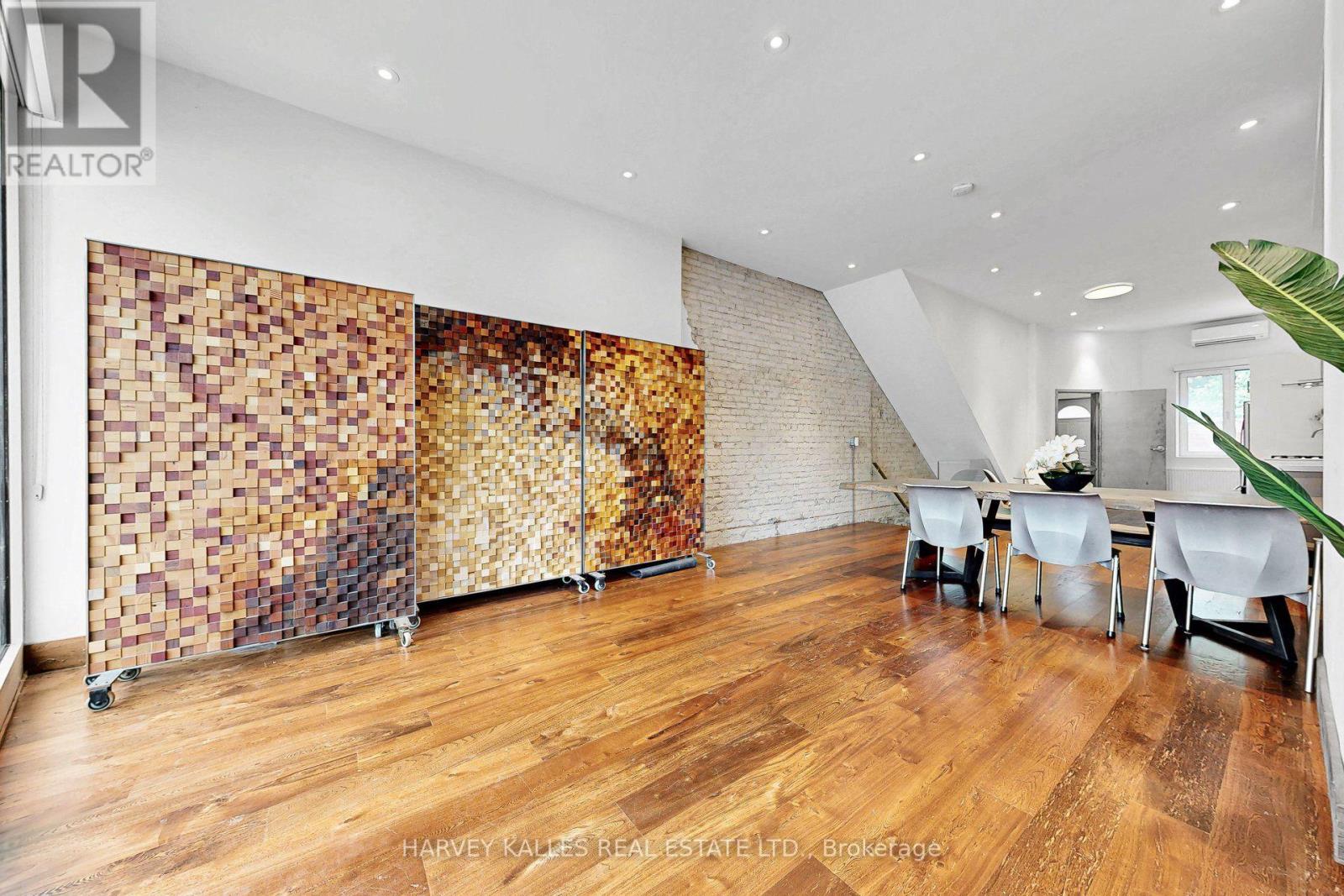 819 Dundas Street W, Toronto, Ontario M6J 1V4 - Photo 3 - C13571922