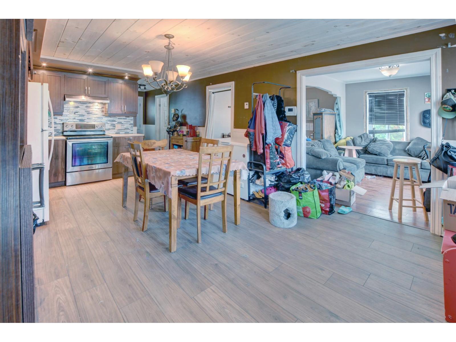 30-32 Rue Dequoy Saint-Gabriel Quebec Canada J0K2N0 4