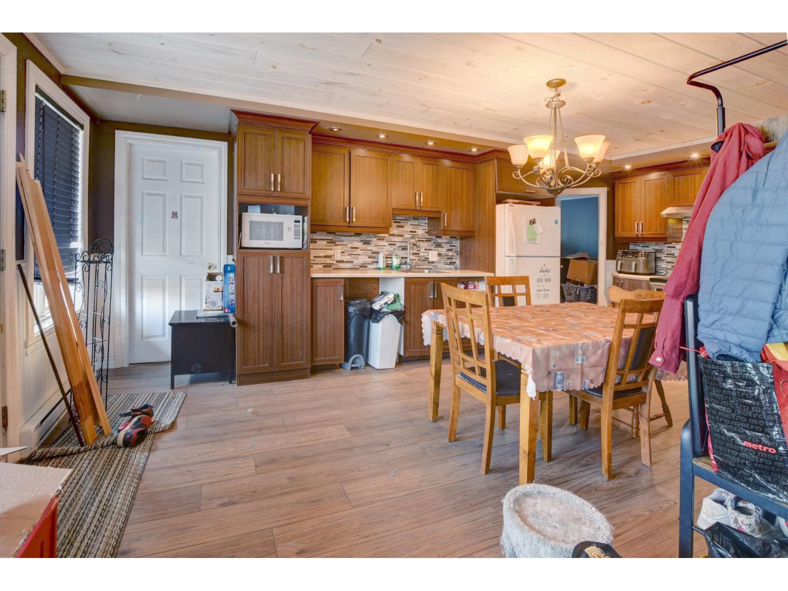 30-32 Rue Dequoy Saint-Gabriel Quebec Canada J0K2N0 5