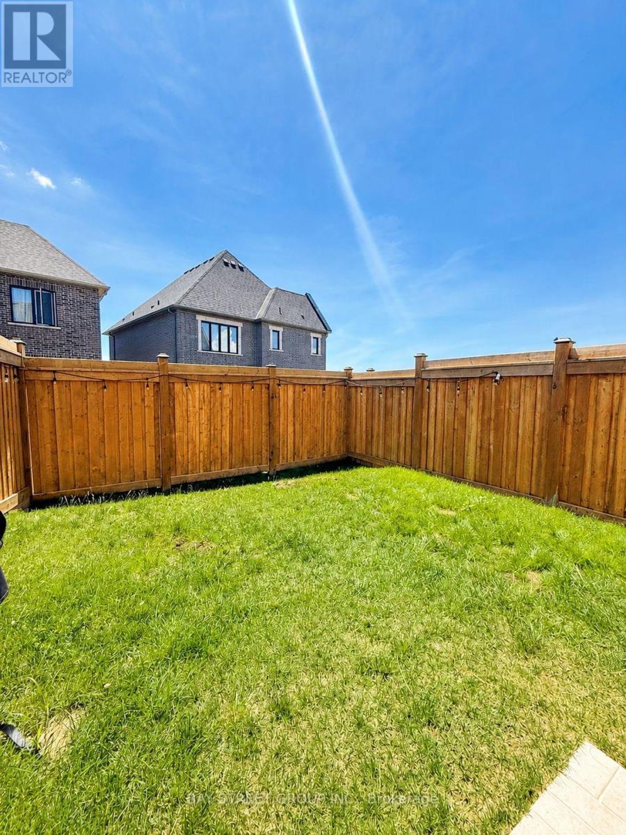1130 Thompson Drive S, Oshawa, Ontario L1L 0V4 - Photo 4 - E13572048