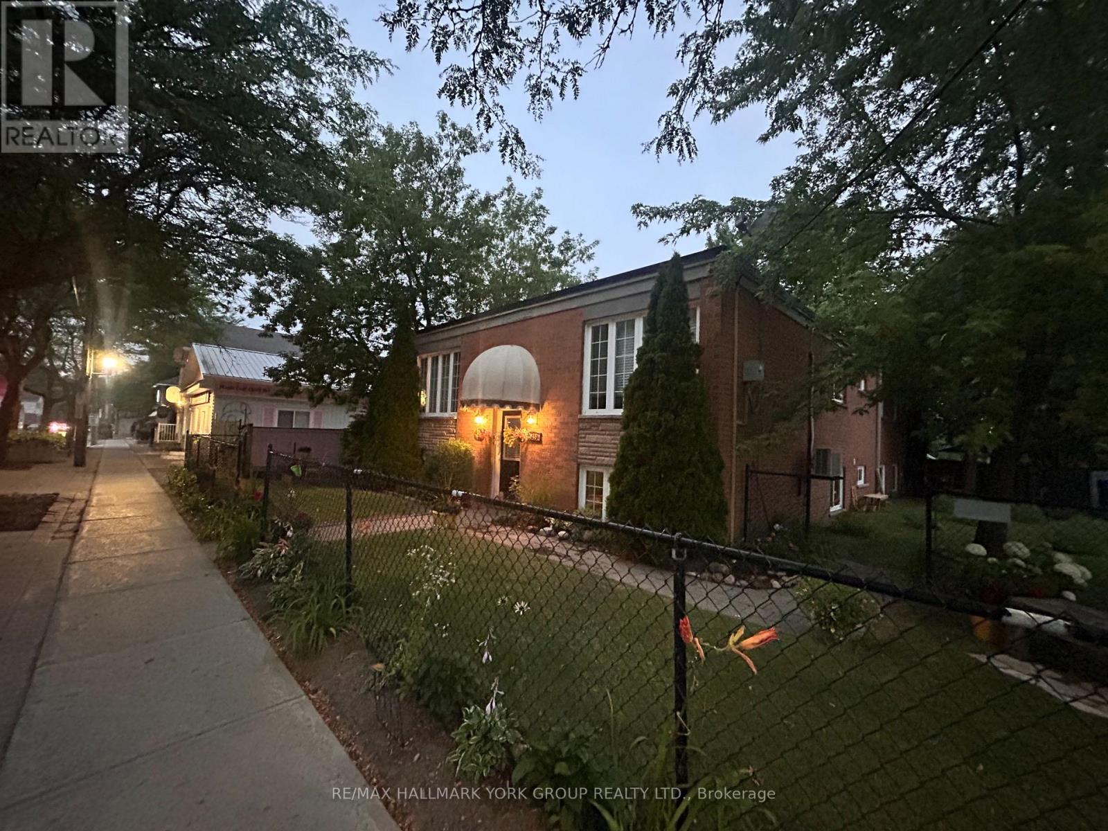 948 Lake Drive E, Georgina, Ontario  L0E 1L0 - Photo 2 - N13571762