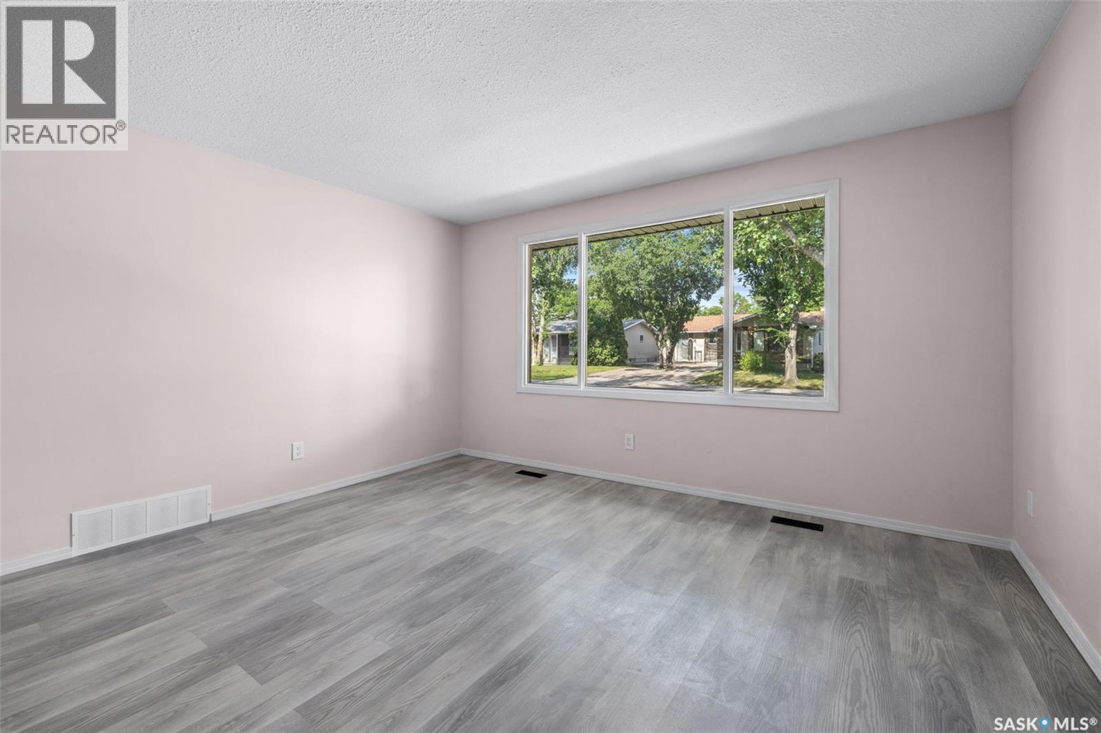 1342 Brown Street, Regina, Saskatchewan  S4N 5M3 - Photo 9 - SK042778