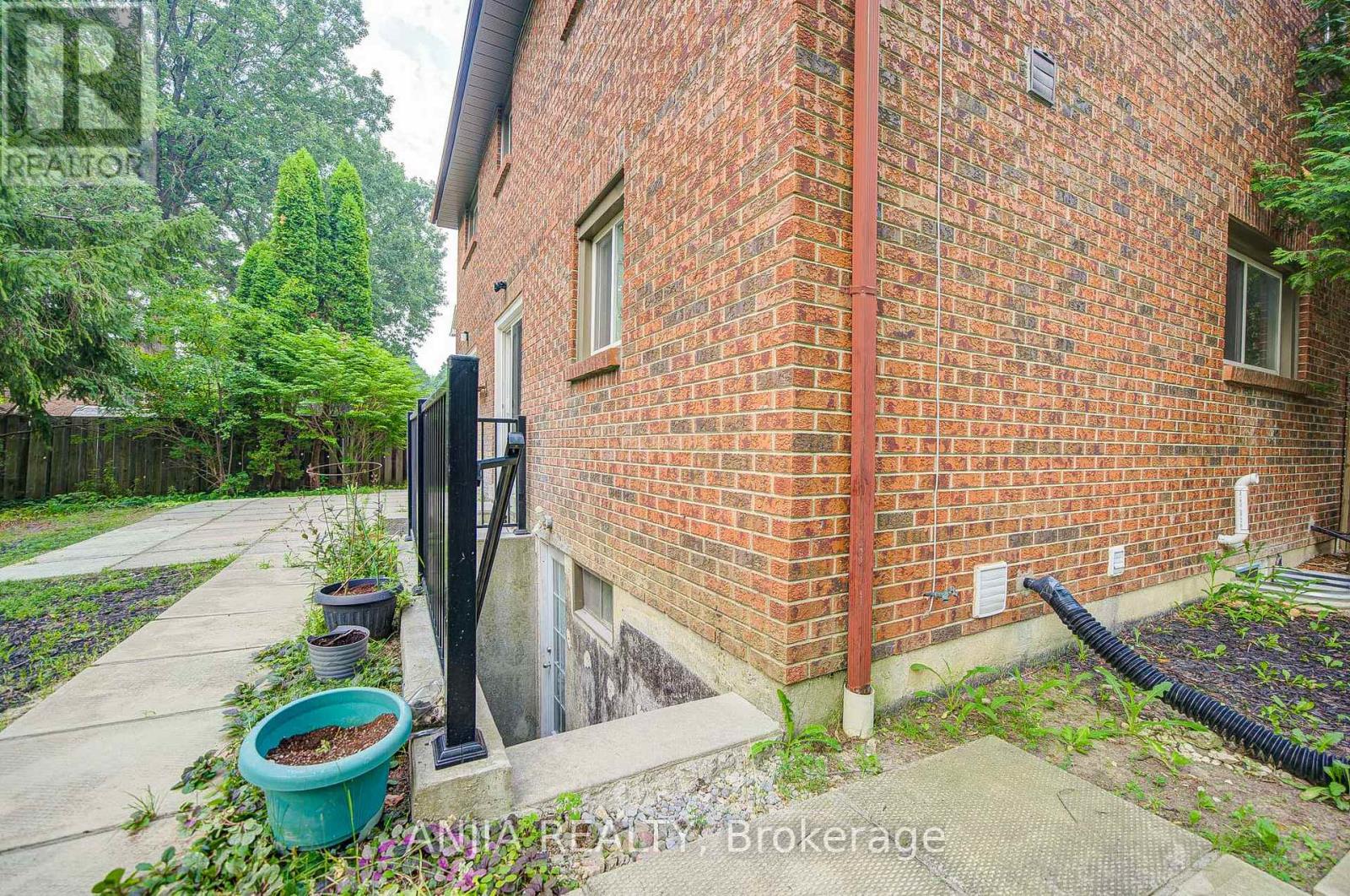 31 Spanhouse Crescent, Markham, Ontario  L3R 4E2 - Photo 49 - N13566220