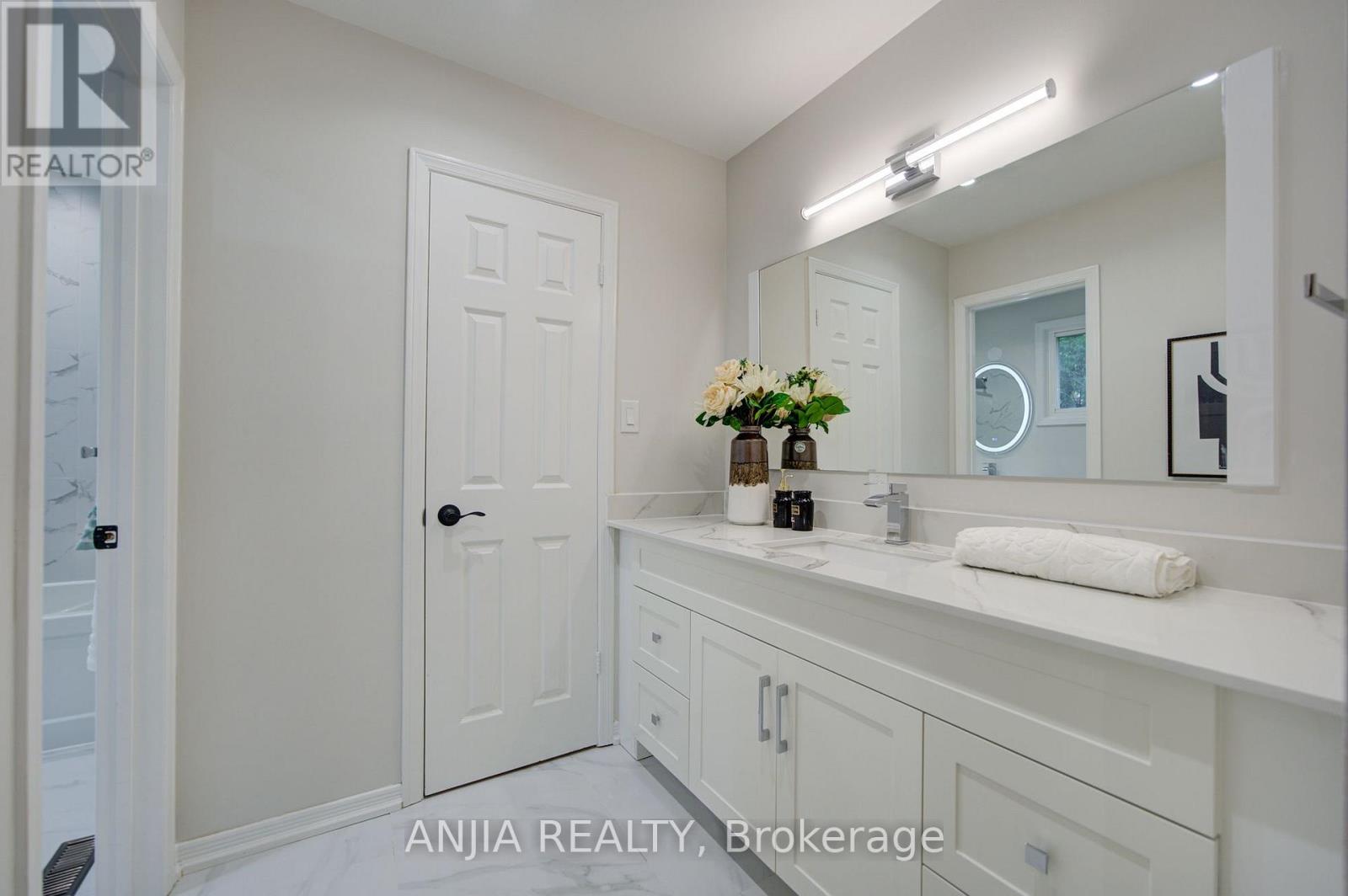 31 Spanhouse Crescent, Markham, Ontario  L3R 4E2 - Photo 32 - N13566220
