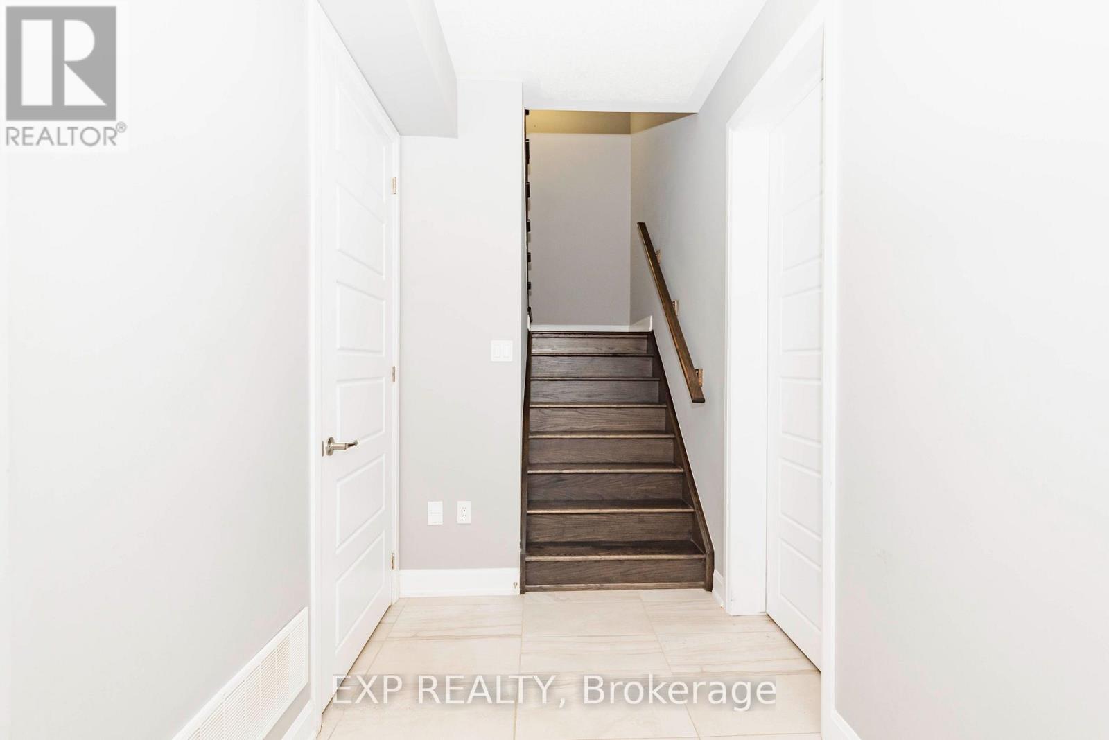 3266 Charles Fay Passage, Oakville, Ontario  L5M 7B5 - Photo 4 - W13571814