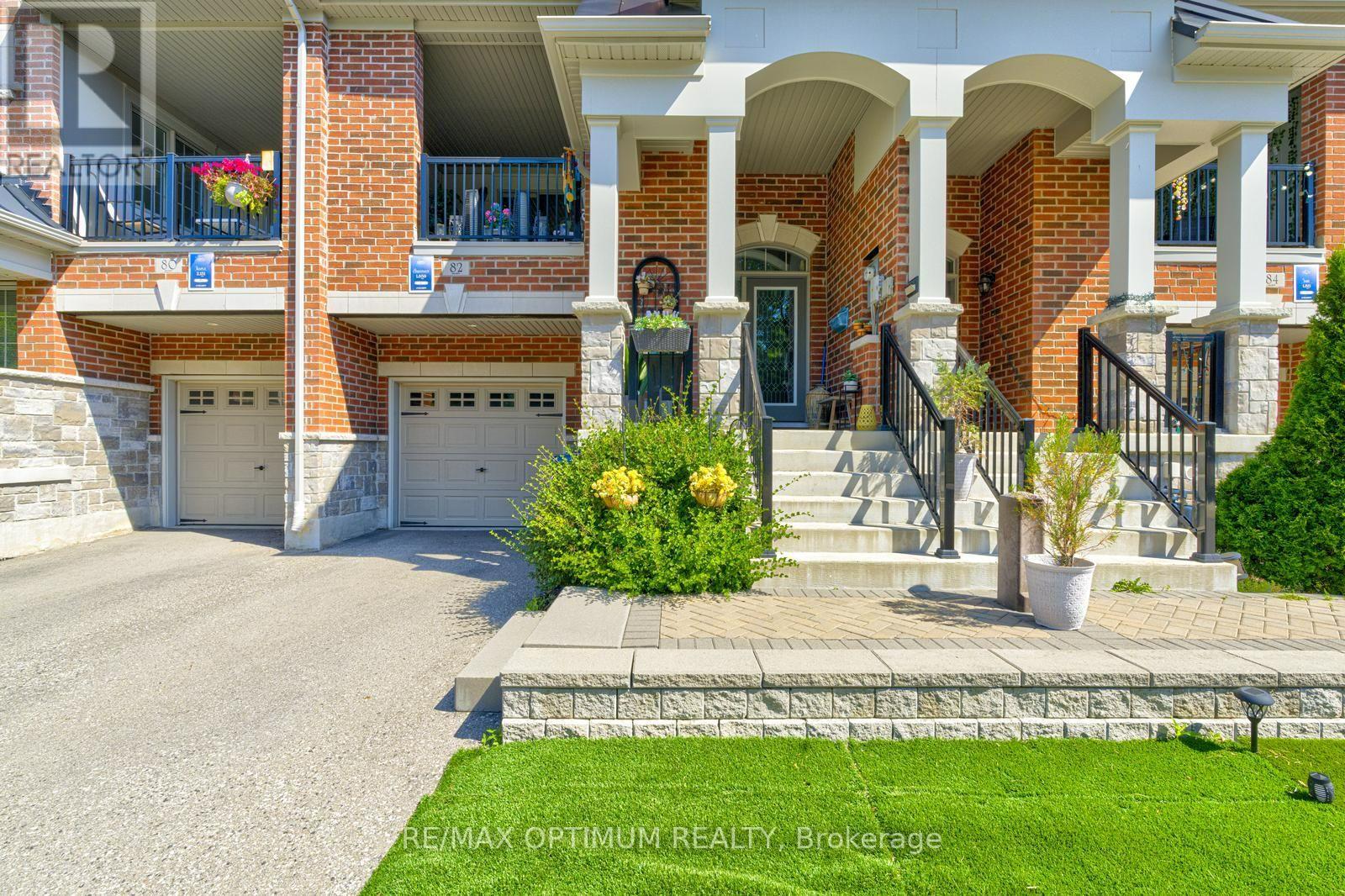 82 Oakmore Lane, Brampton, Ontario  L6Y 6H5 - Photo 2 - W13571878