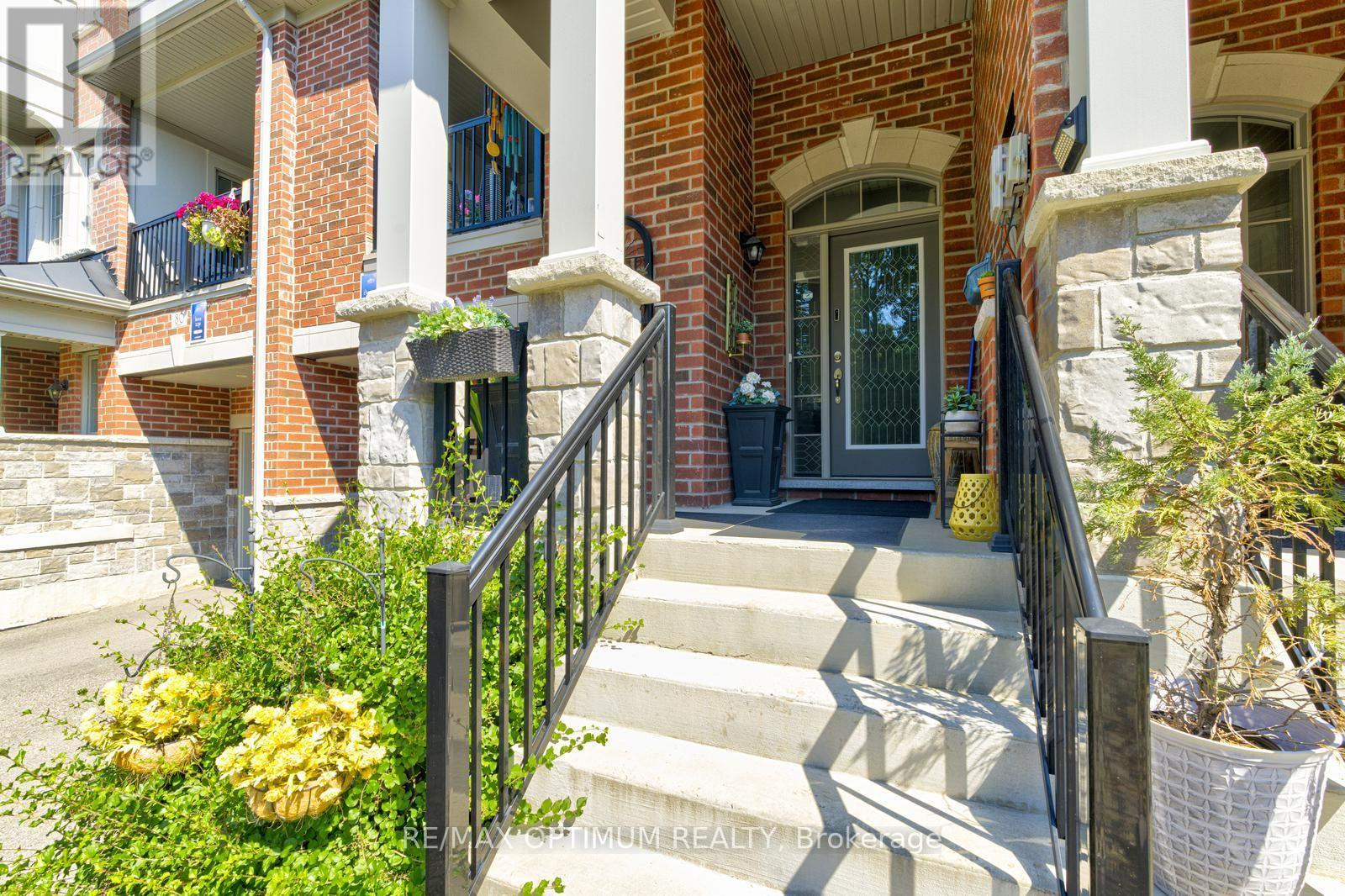 82 Oakmore Lane, Brampton, Ontario  L6Y 6H5 - Photo 3 - W13571878