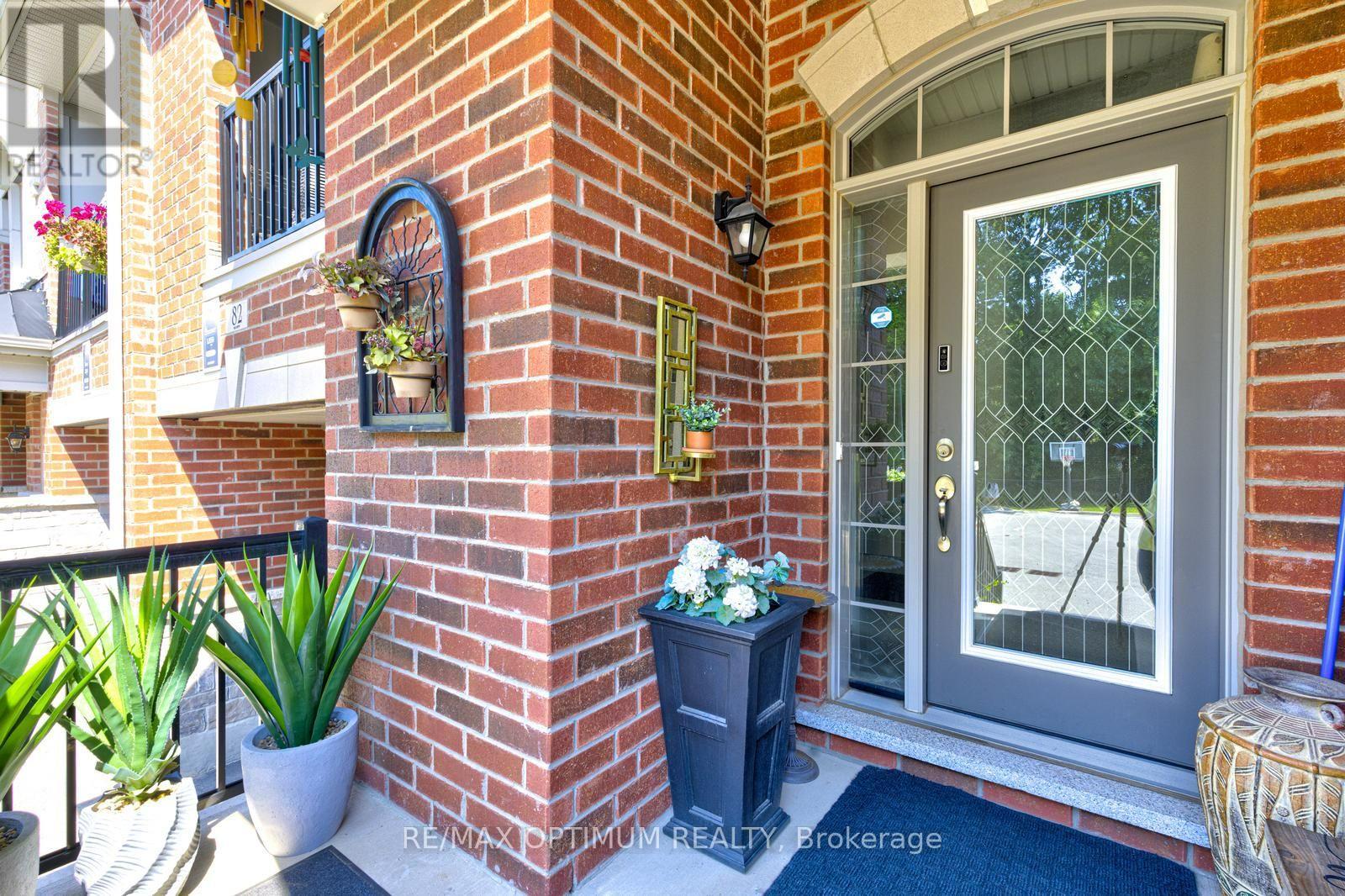 82 Oakmore Lane, Brampton, Ontario  L6Y 6H5 - Photo 4 - W13571878