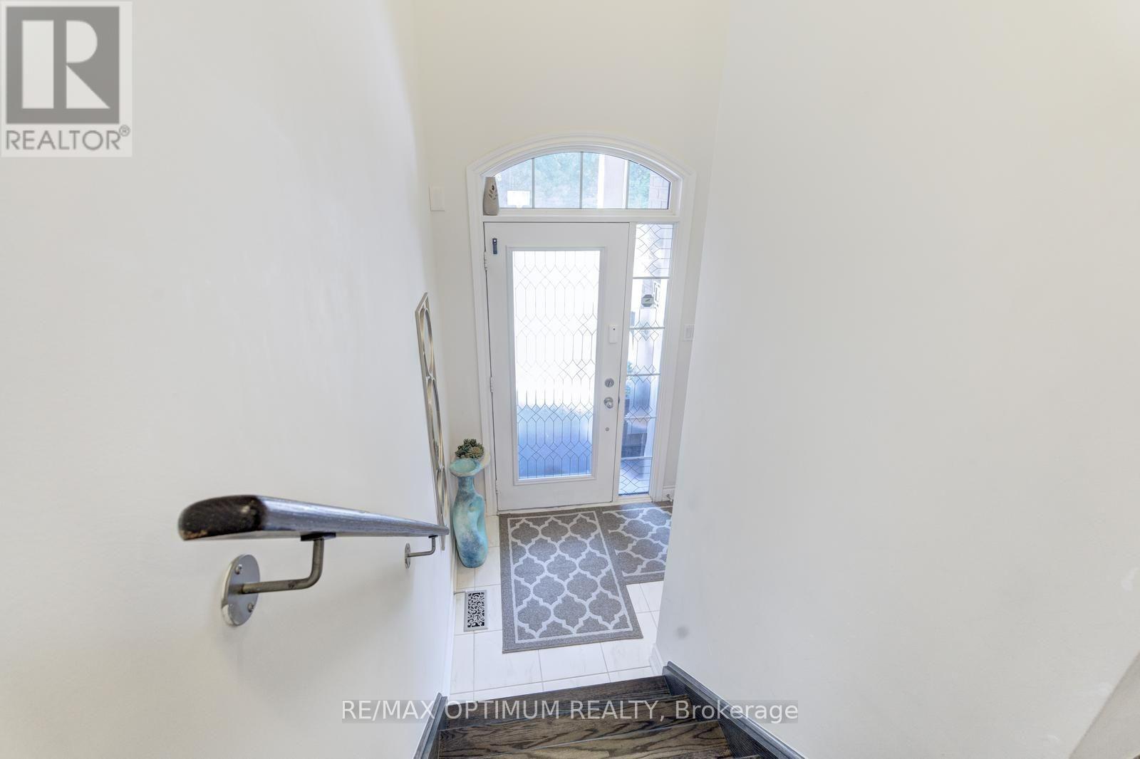 82 Oakmore Lane, Brampton, Ontario  L6Y 6H5 - Photo 5 - W13571878