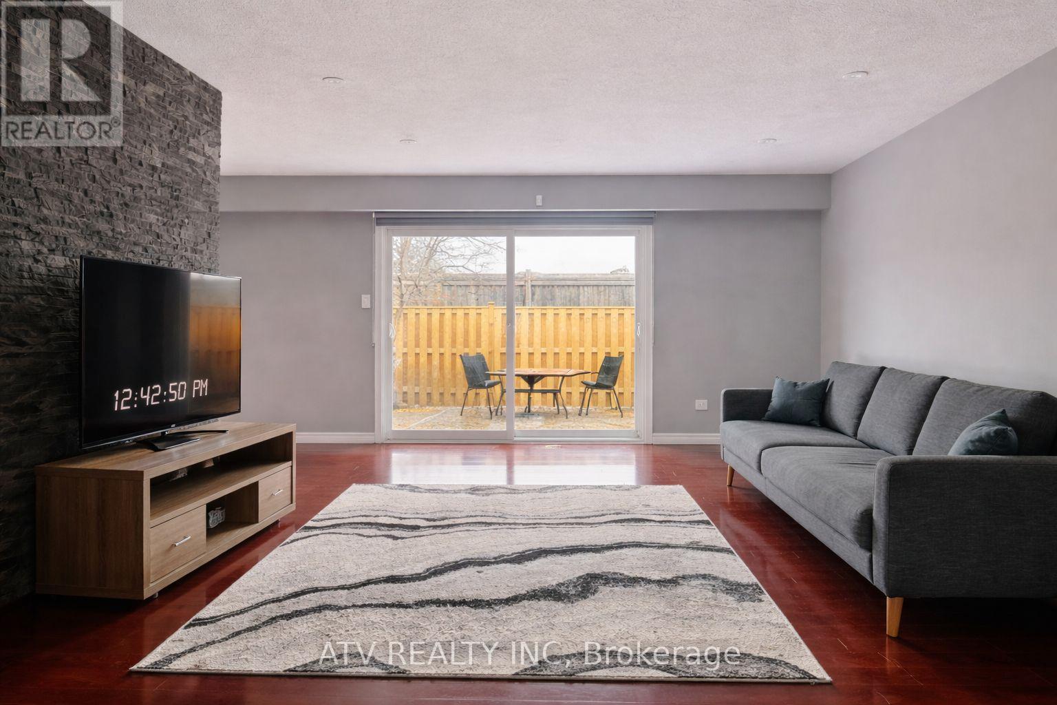 119 - 1538 Lancaster Drive, Oakville, Ontario  L6H 2Z3 - Photo 2 - W13571902