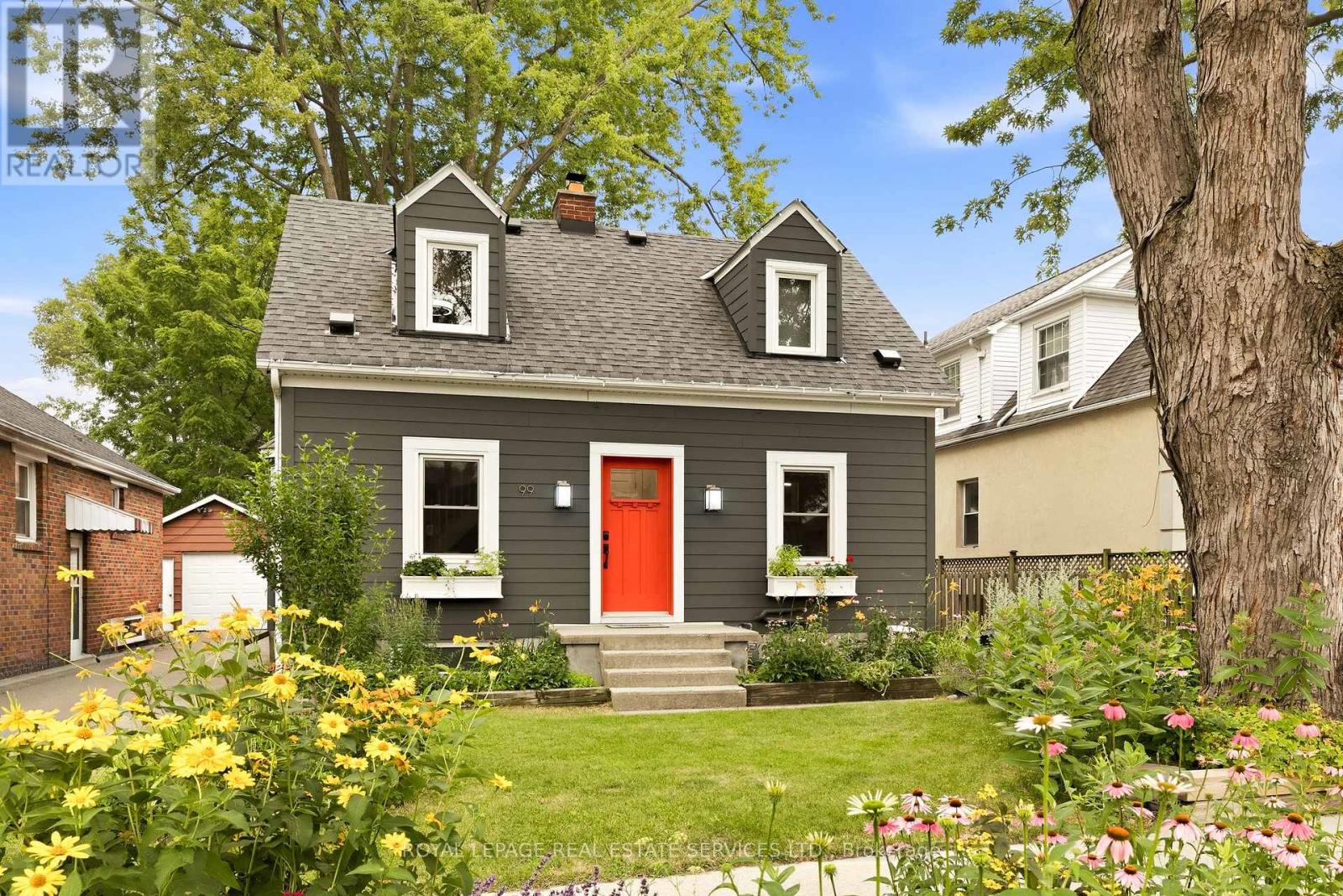 <div class="slider-price">$998,000</div><p>99 Foch Avenue, Toronto, Ontario</p>