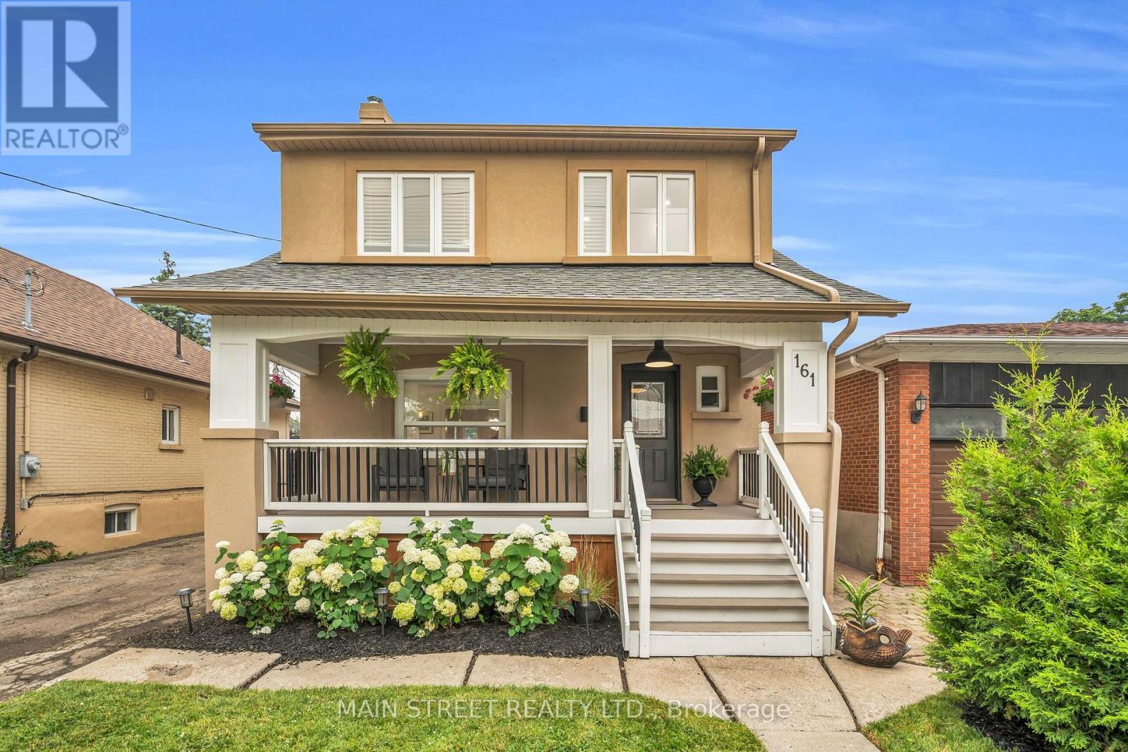 <div class="slider-price">$1,239,000</div><p>161 Church Street, Toronto, Ontario</p>