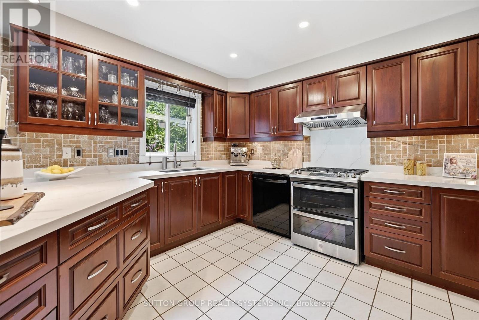 7 Arnhem Court, Hamilton, Ontario L8B 0N9 - Photo 11 - X13571784