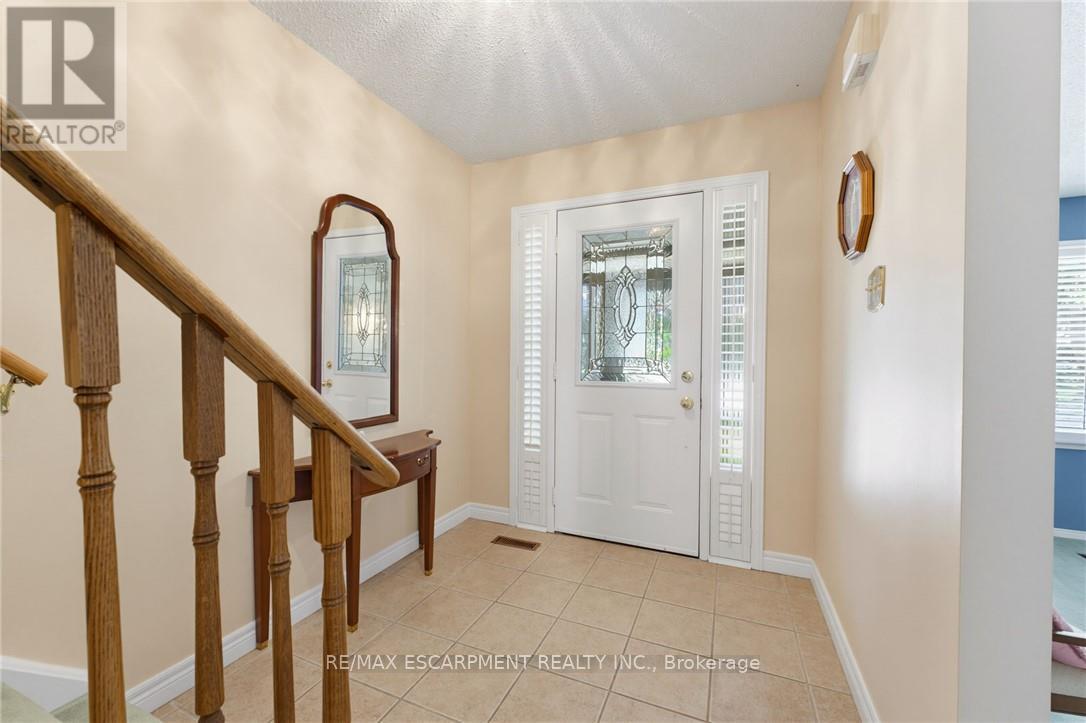 59 Forestview Drive, Hamilton, Ontario  L9H 6M7 - Photo 5 - X13572070