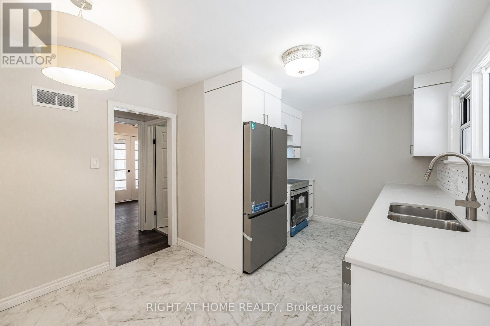 18 Ridgewood Avenue, Kitchener, Ontario  N2H 4L2 - Photo 11 - X13572076