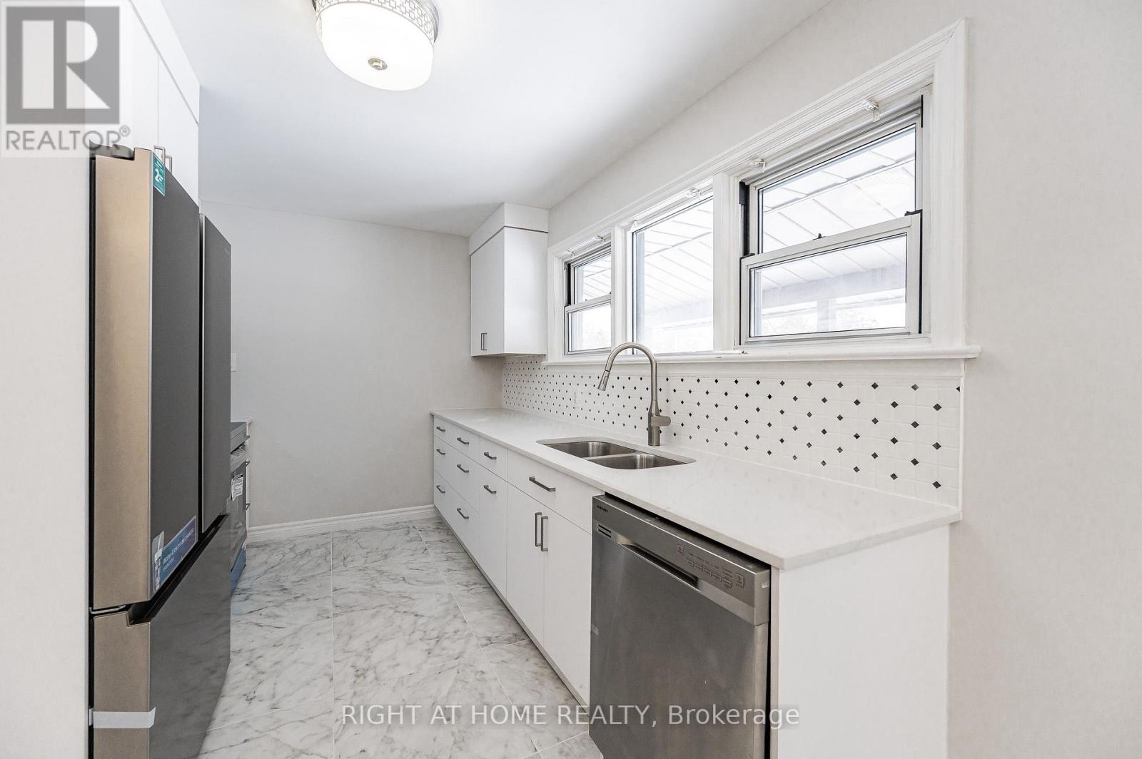 18 Ridgewood Avenue, Kitchener, Ontario  N2H 4L2 - Photo 12 - X13572076