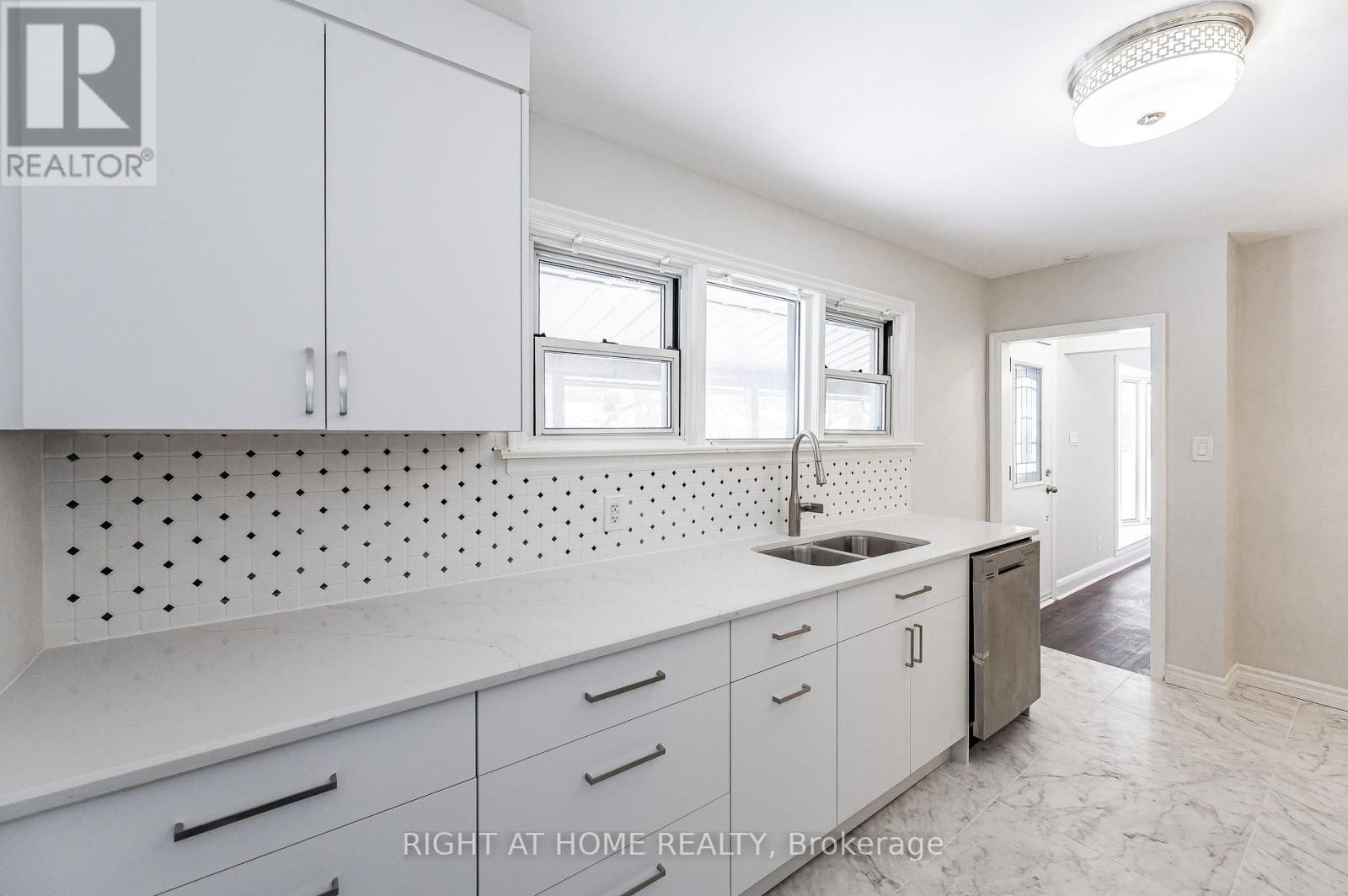 18 Ridgewood Avenue, Kitchener, Ontario  N2H 4L2 - Photo 14 - X13572076